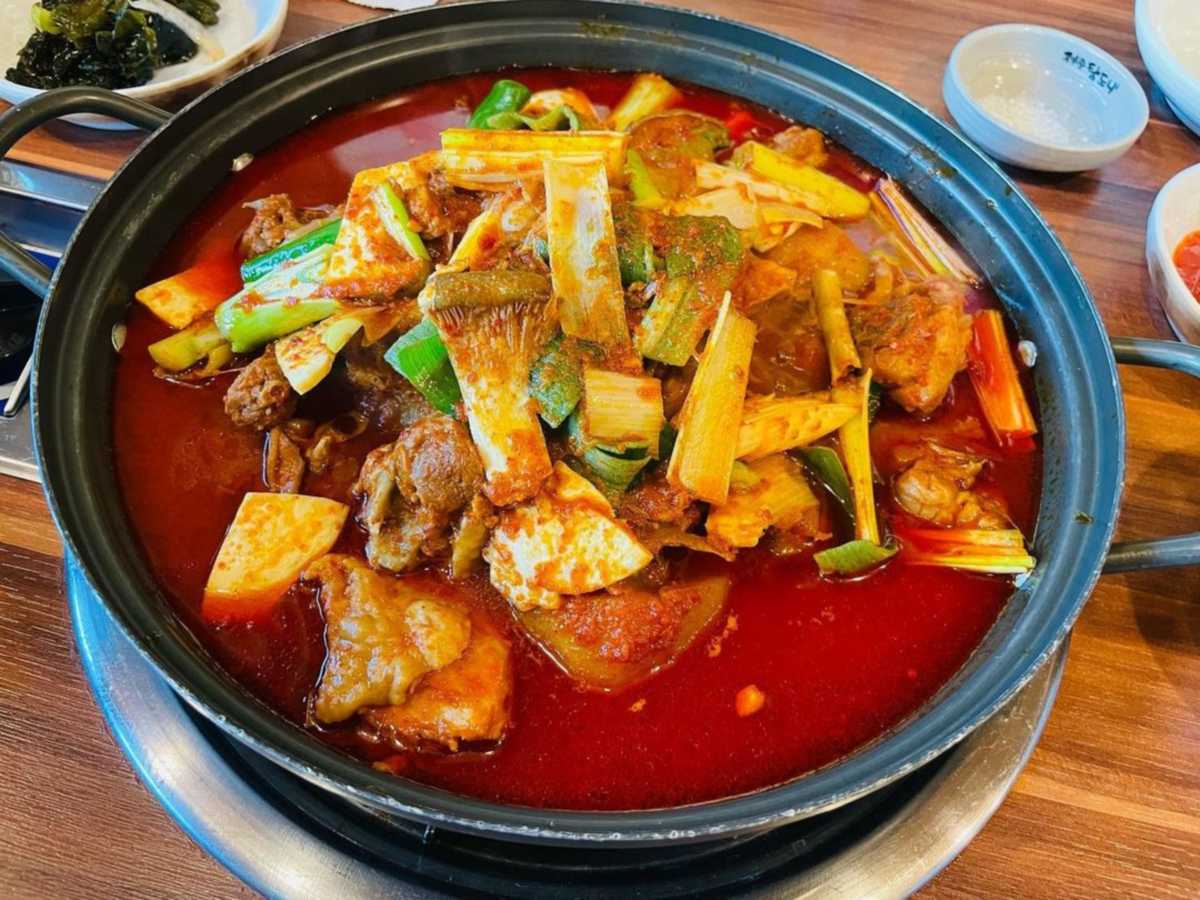 \"ムンリバーの店内・料理\"