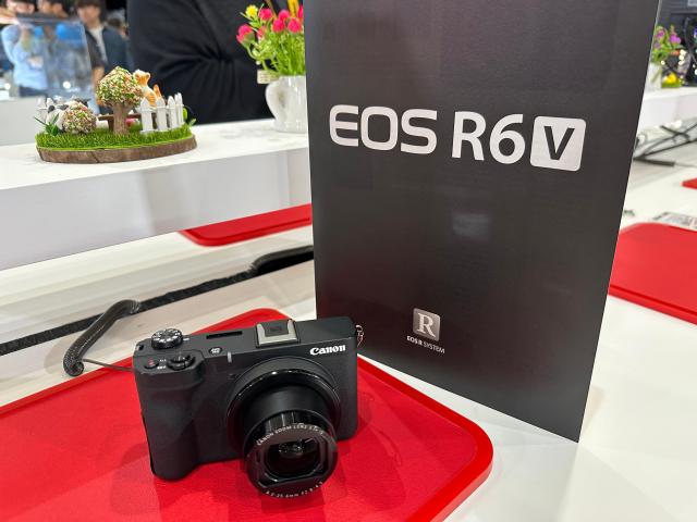 The video-focused full-frame mirrorless camera 'EOS R6 V'. Photo by Jin-young Park.