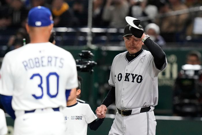 \"娘暴行事件で辞任したアベ監督。ⓒ