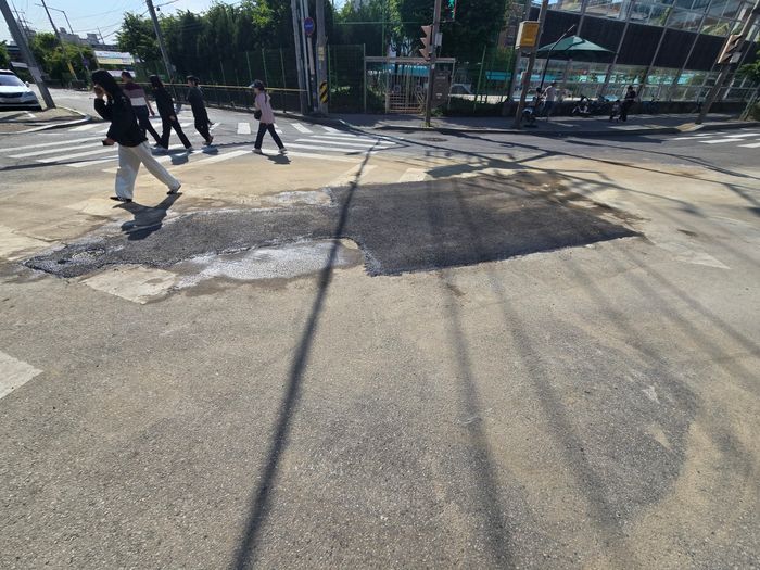 南楊州市ダサン洞、ドノン高校前の沈下した道路が復旧した様子 ⓒ