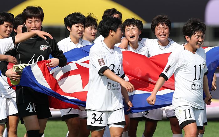 \"AFC女子チャンピオンズリーグを制した北朝鮮・内郷。ⓒ聯合ニュース\"