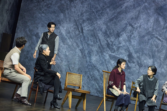 \"演劇『バーニャ叔父さん』【写真=LGアートセンター】\"