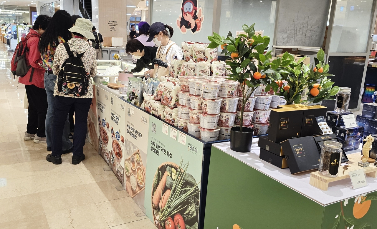 今年1月、ロッテ百貨店永登浦店で開かれた「済州美食ポップアップ」イベントの様子。[ロッテ百貨店提供]