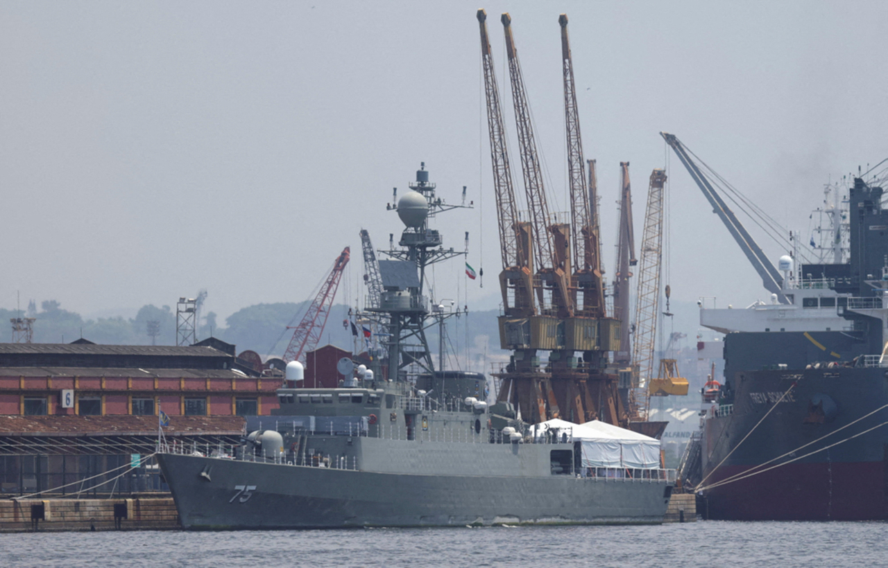 ブラジル、リオデジャネイロ港に停泊するイランの護衛艦