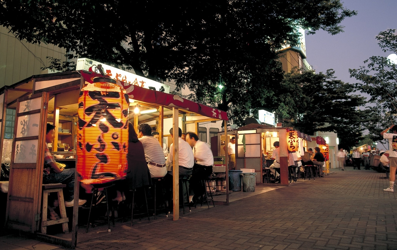 福岡の屋台料理店 [JNTO提供]