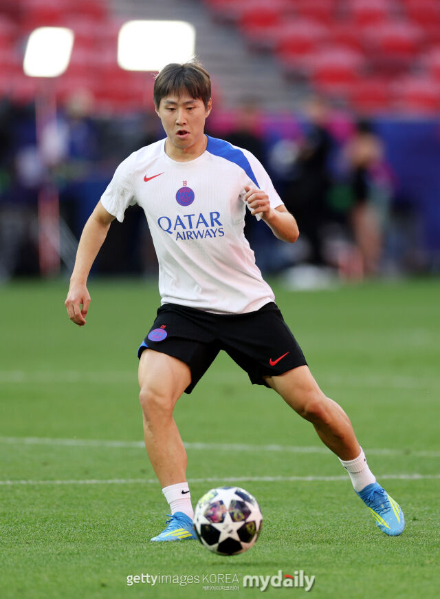 PSGのイ・ガンインがアーセナルとの2025-26シーズンUEFAチャンピオンズリーグ決勝を前に、ハンガリー・ブダペストのプスカシュ・アレーナで行われたチーム練習に参加した。/ゲッティイメージコリア
