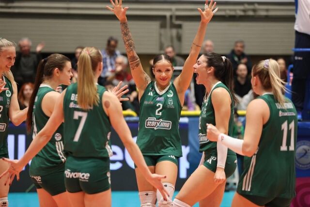 ギリシャリーグのパナシナイコスが選手11名との契約を解除した。写真はパナシナイコス女子チームの選手たち。/欧州バレーボール連盟(CEV)