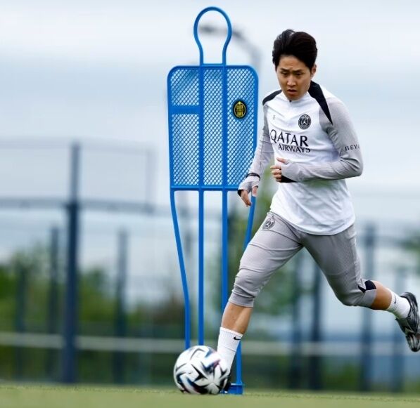 PSGが12日にイ・ガンインの足首負傷を発表した。/PSG