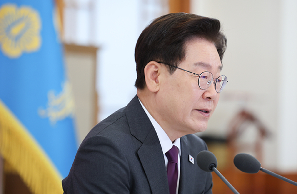 イ・ジェミョン大統領が21日、青瓦台で開かれた大統領諮問会議・委員会の懇談会で発言している。2026年5月21日【青瓦台通信写真記者団】【写真=聯合ニュース】