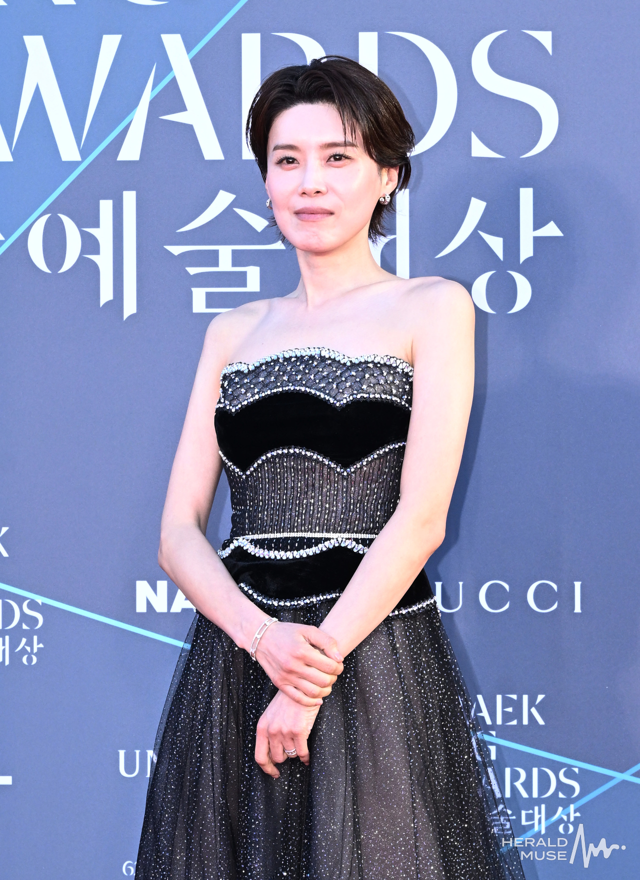 [ヘラルドミューズ=ユン・ビョンチャン記者] お笑い芸人のチャン・ドヨンが8日午後、ソウル江南区三星洞のコエックスで行われた第62回百想芸術大賞のレッドカーペットに出席し、ポーズを取った。