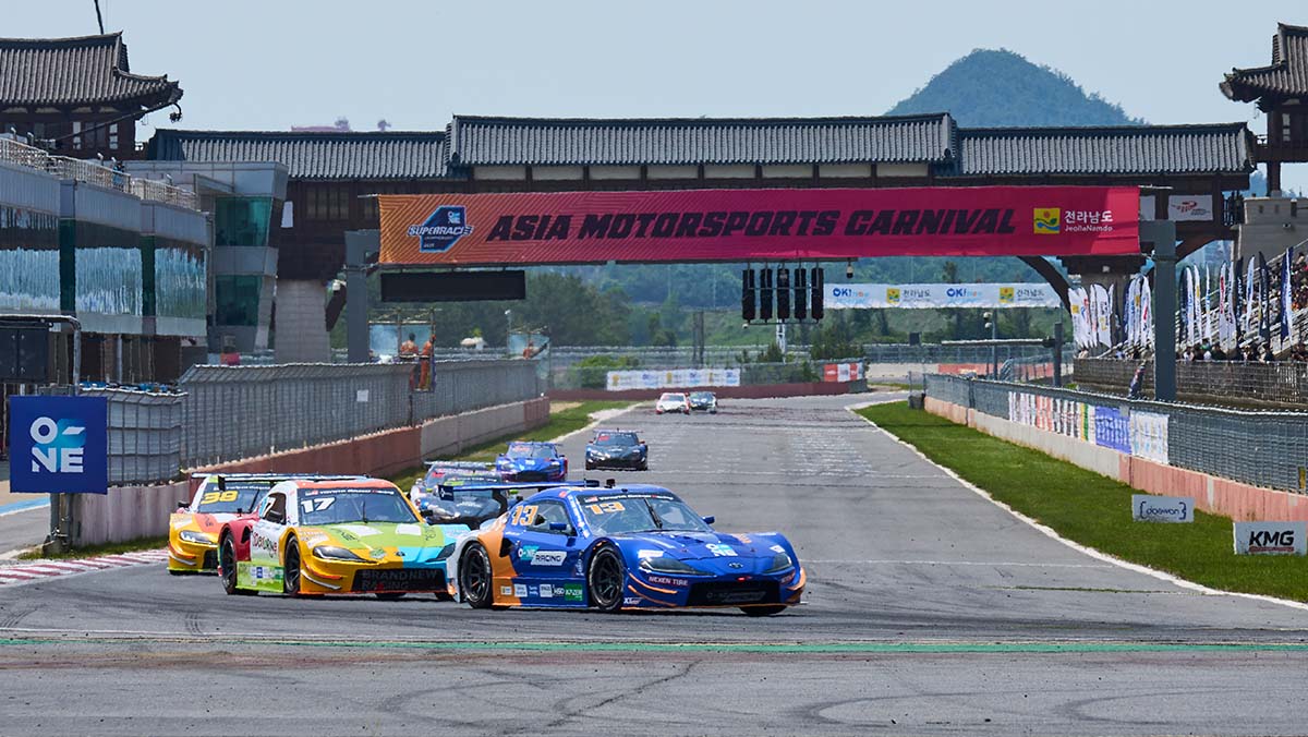 2025アジアモータースポーツカーニバル、トヨタガズーレーシング6000クラスの決勝シーン