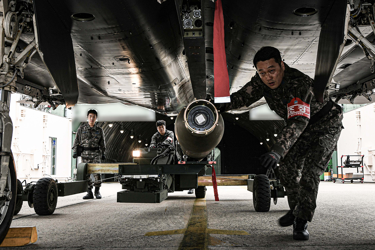 \"GBU-28武装搭載\"