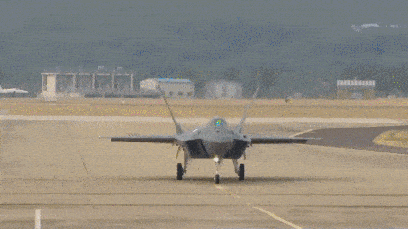 \"KF-21「ボラメ」量産1号機出庫式。出典=KTV\"