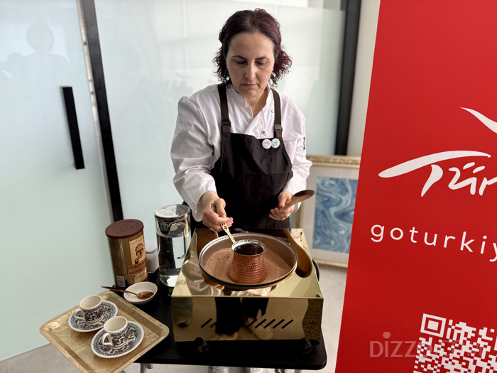 ジェズヴェでのコーヒー煮出しの実演