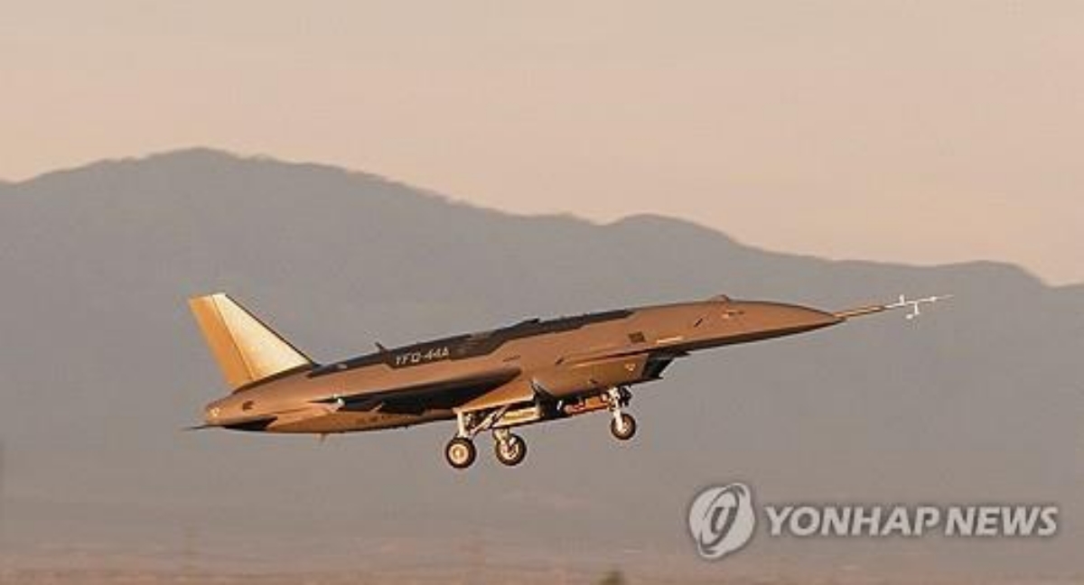 中国の防空網を突破する妙案が登場…米空軍が調達を急ぐ空中戦の正体 6 米国防産業企業アンドゥリルのAI無人戦闘機YFQ-44A