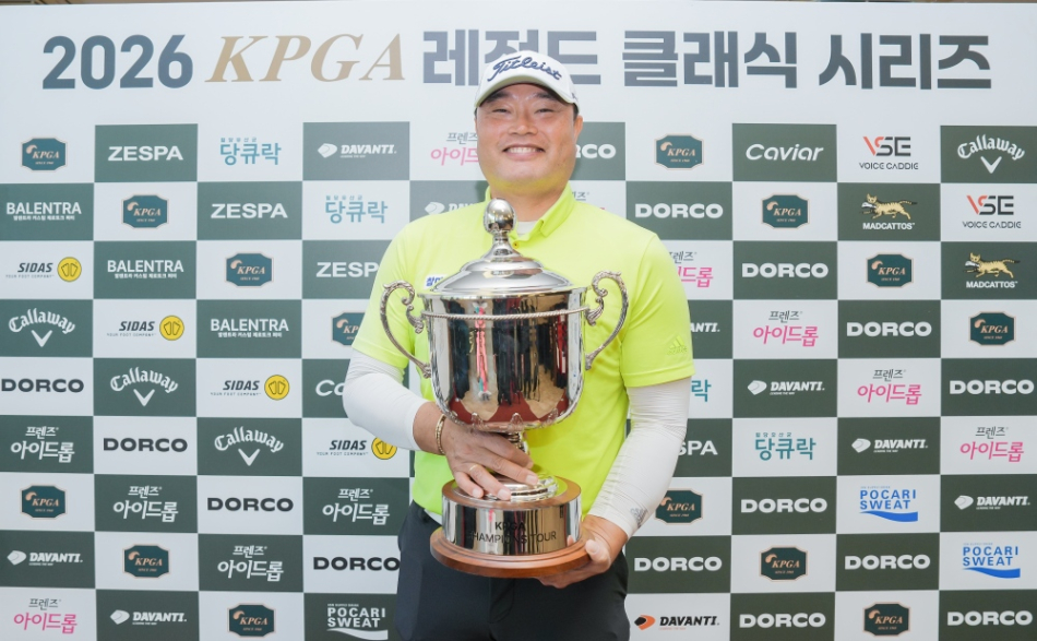 KPGAレジェンドクラシックシリーズ1で優勝したキム・ヒョンソク。KPGA提供