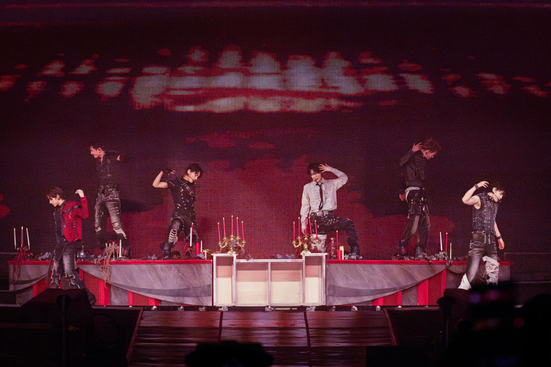 グループENHYPENが2日午後、ソウル・芳伊洞オリンピック公園KSPOドームでワールドツアー「BLOOD SAGA」in Seoulのステージを披露している。ビリーフラップ提供