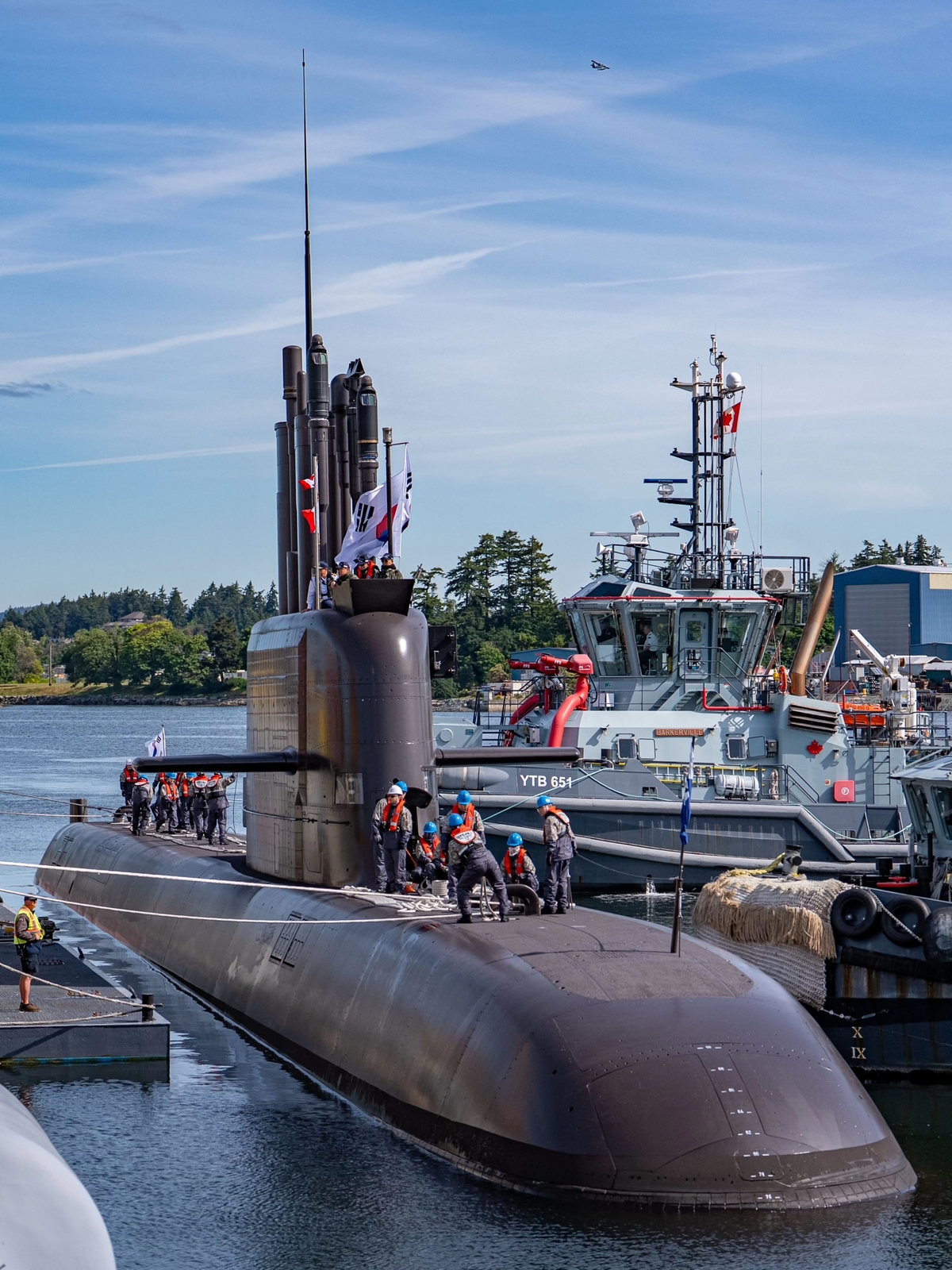 \"韓国製潜水艦ドサン・アンチャンホ（SS-III、3,000トン級）が韓国時間5月24日にカナダ西部ビクトリアのエスキモルト基地に入港した／海軍\"