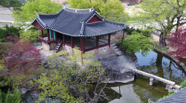 青岩亭の外観