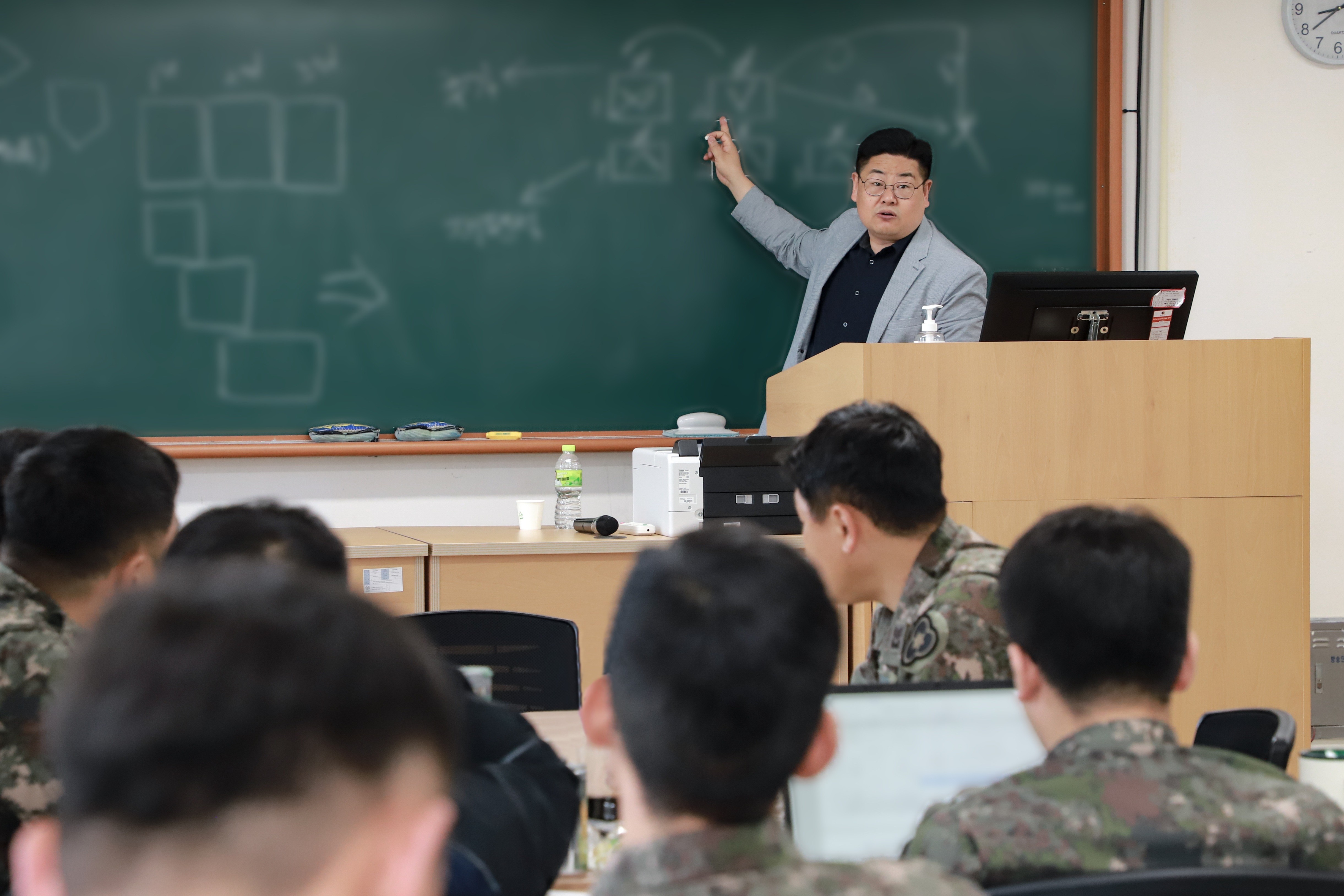 \"ドローン実習の様子\"