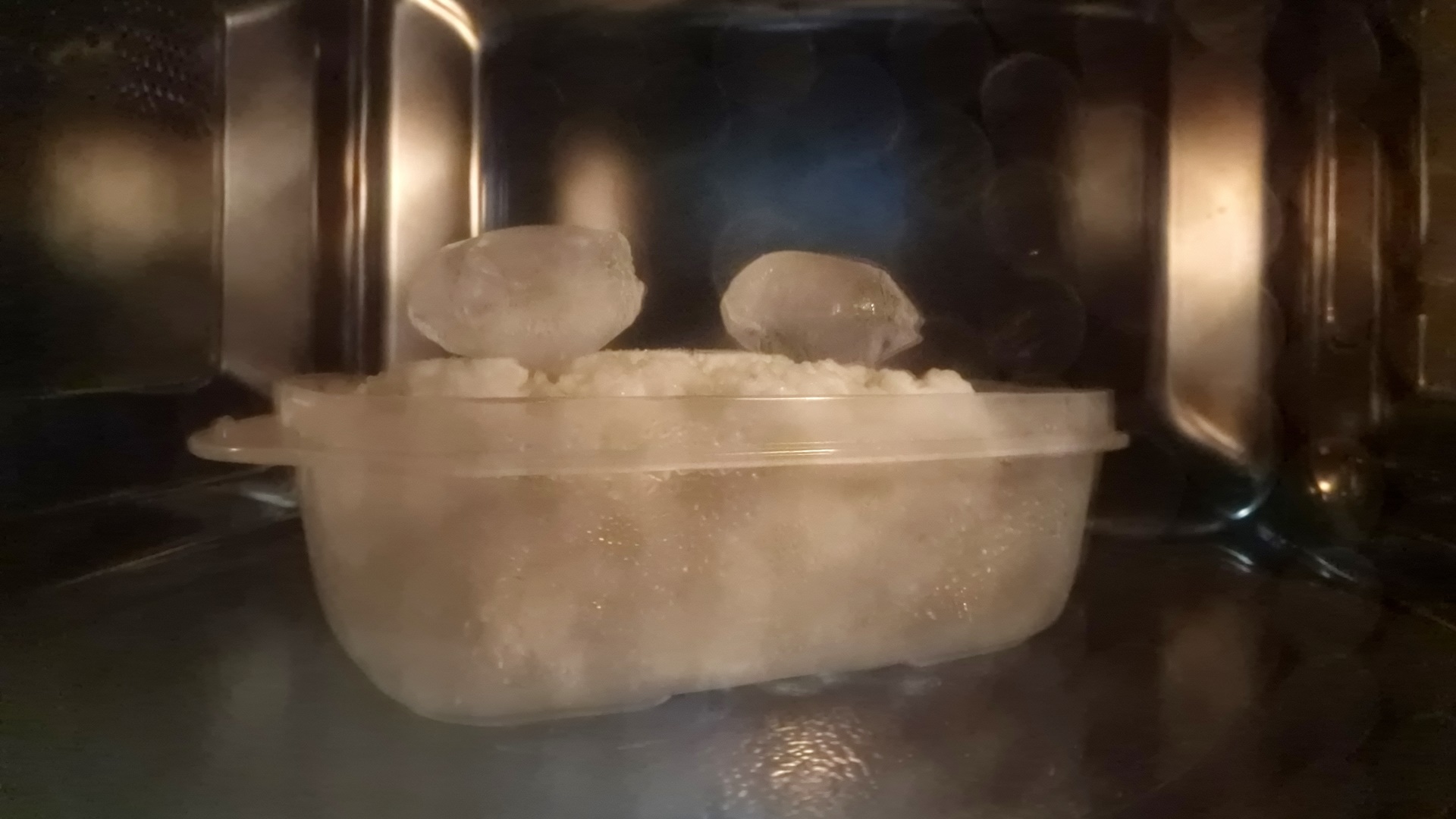 氷をのせたご飯