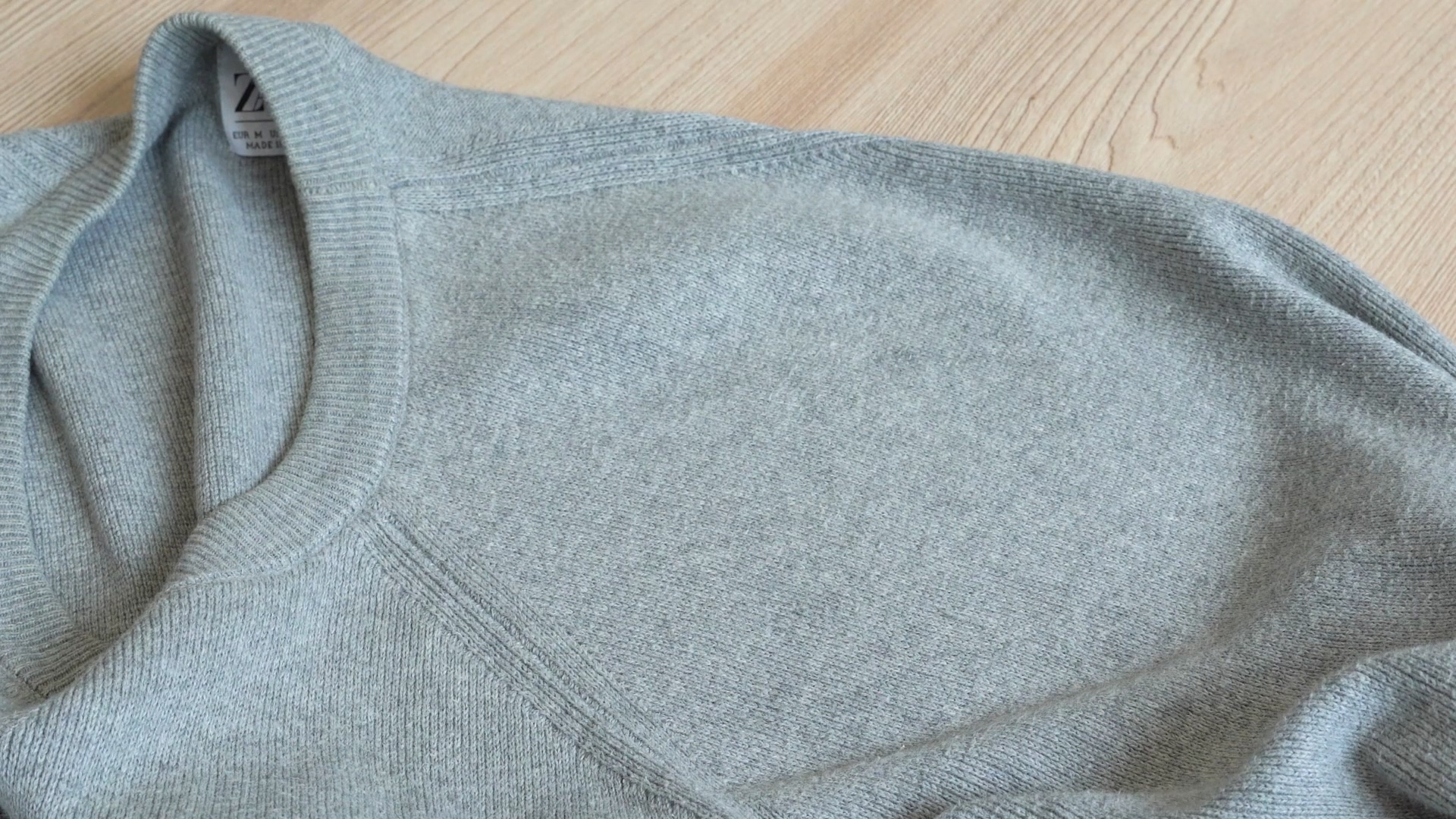 \"ドライヤーを当てる様子\"