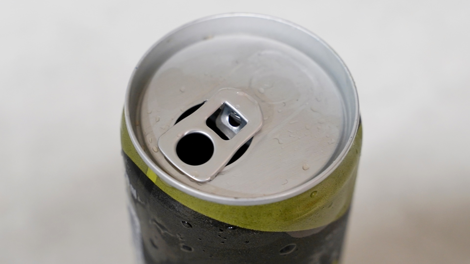 \"プルタブの穴\"