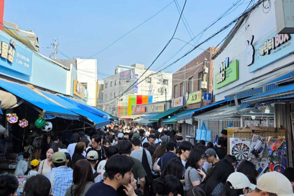 元々は卸売市場の通りなので価格が安い / 直接撮影