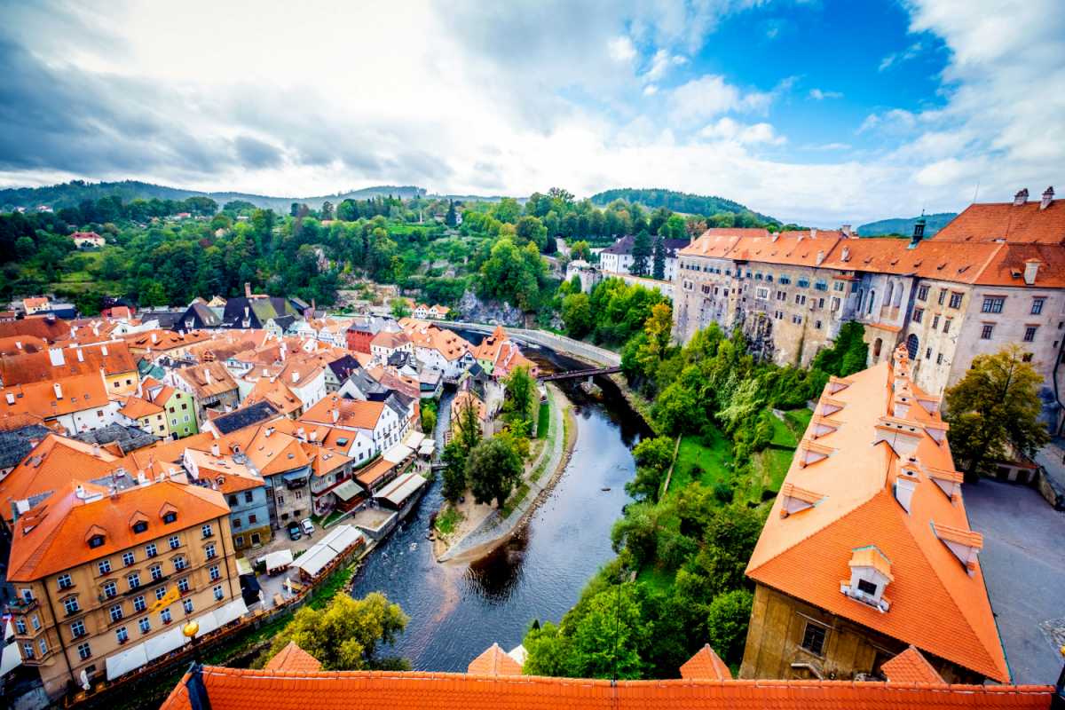 新婚旅行、家族旅行、バックパッカー旅行、カップル旅行すべてに良い