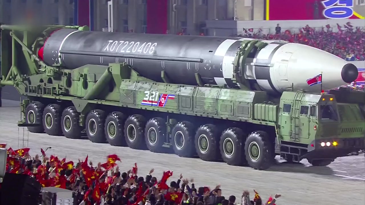\"北朝鮮、閲兵式で新型ICBM・SLBM公開...金正恩が戦争抑止力を強化