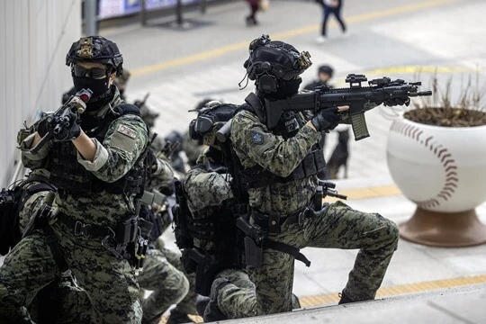 \"韓国の最精鋭特殊部隊がまた…戒厳軍最前線「707特任団」の秘密：ネイトニュース\"