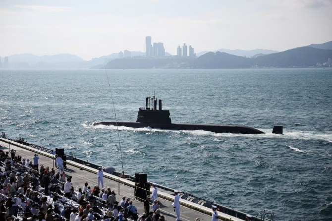 \"KSS-III、1万4000km航海を終えカナダ入港…潜水艦120兆ウォン受注戦「最後の月」