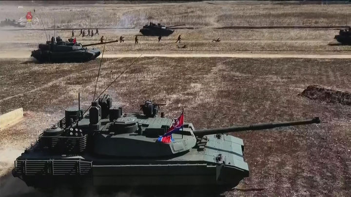 北朝鮮、新型戦車を動員した戦術訓練を実施
