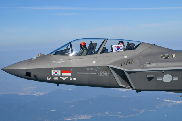 \"空軍参謀総長、韓国型戦闘機KF-21「ボラメ」試験飛行