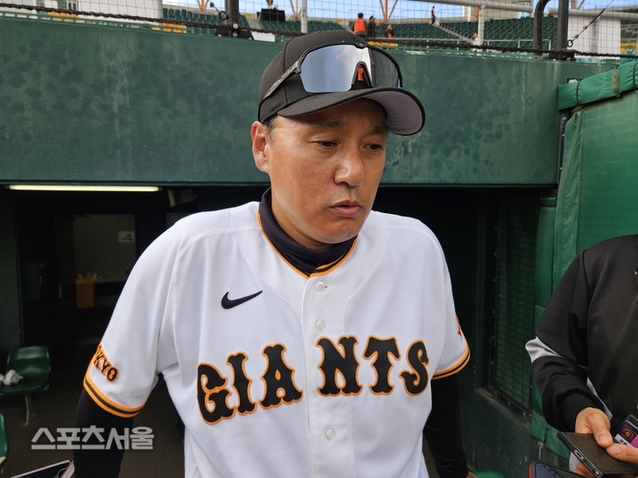 読売 イ・スンヨプ 1軍打撃コーチ。沖縄 | キム・ドンヨン記者 raining99@sportsseoul.com