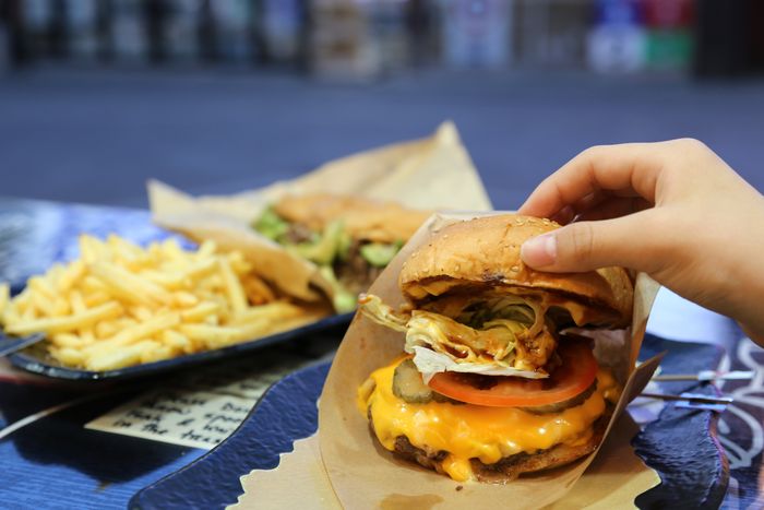 \"アメリカ式手作りバーガー.