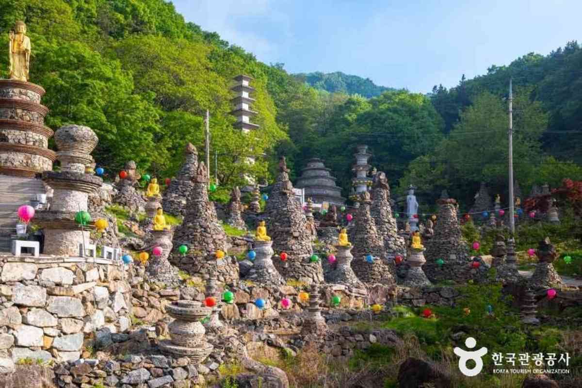 45年の執念、500余基の石塔 / 写真=韓国観光콘텐츠랩