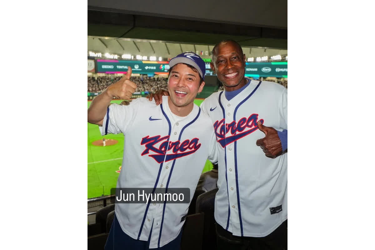 MLB Legend Kenny Lofton Spotted with Top Korean TV Star at WBC