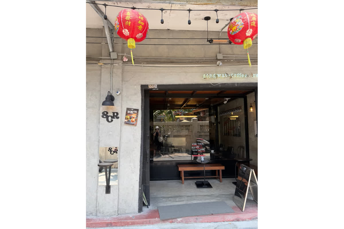 Discover Bangkok’s Hidden Gem: A Vintage Walking Tour of Song Wat Street