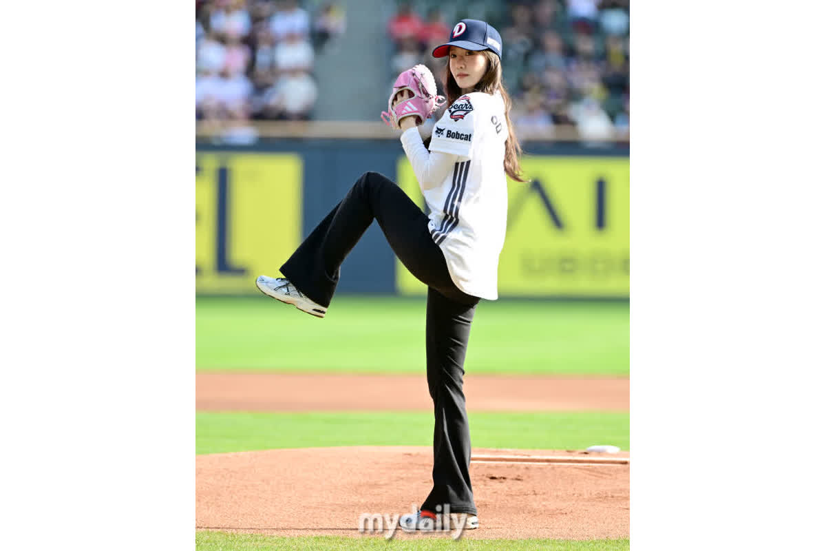 ついに登場！俳優イム・ユナの始球式
