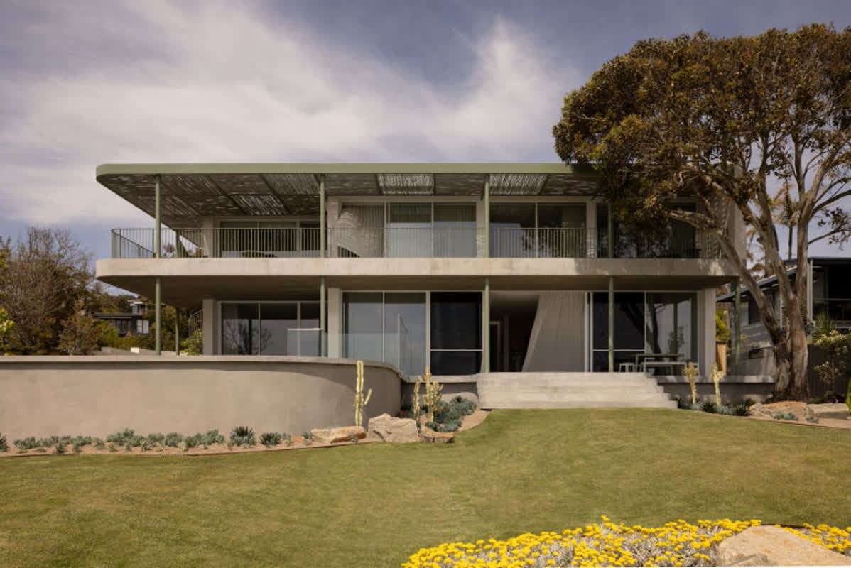 Inside a Dreamy Australian Beach House With Breathtaking Ocean Views