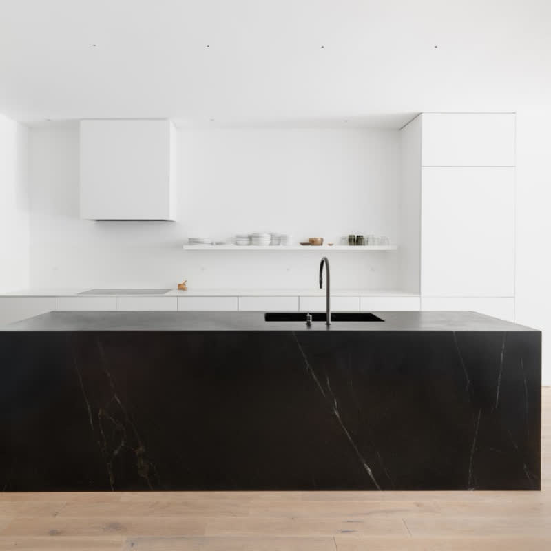 How to Transform an Old House into a Stylish Modern Living Space: A Step-by-Step Guide