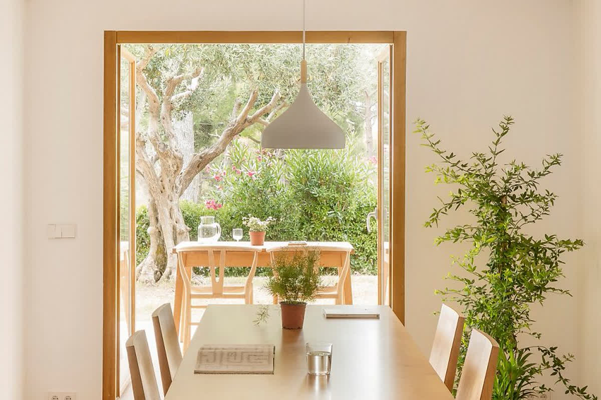 Discover the Warmth: A Stunning Wooden Home in Girona Inspired by Eastern Tradition