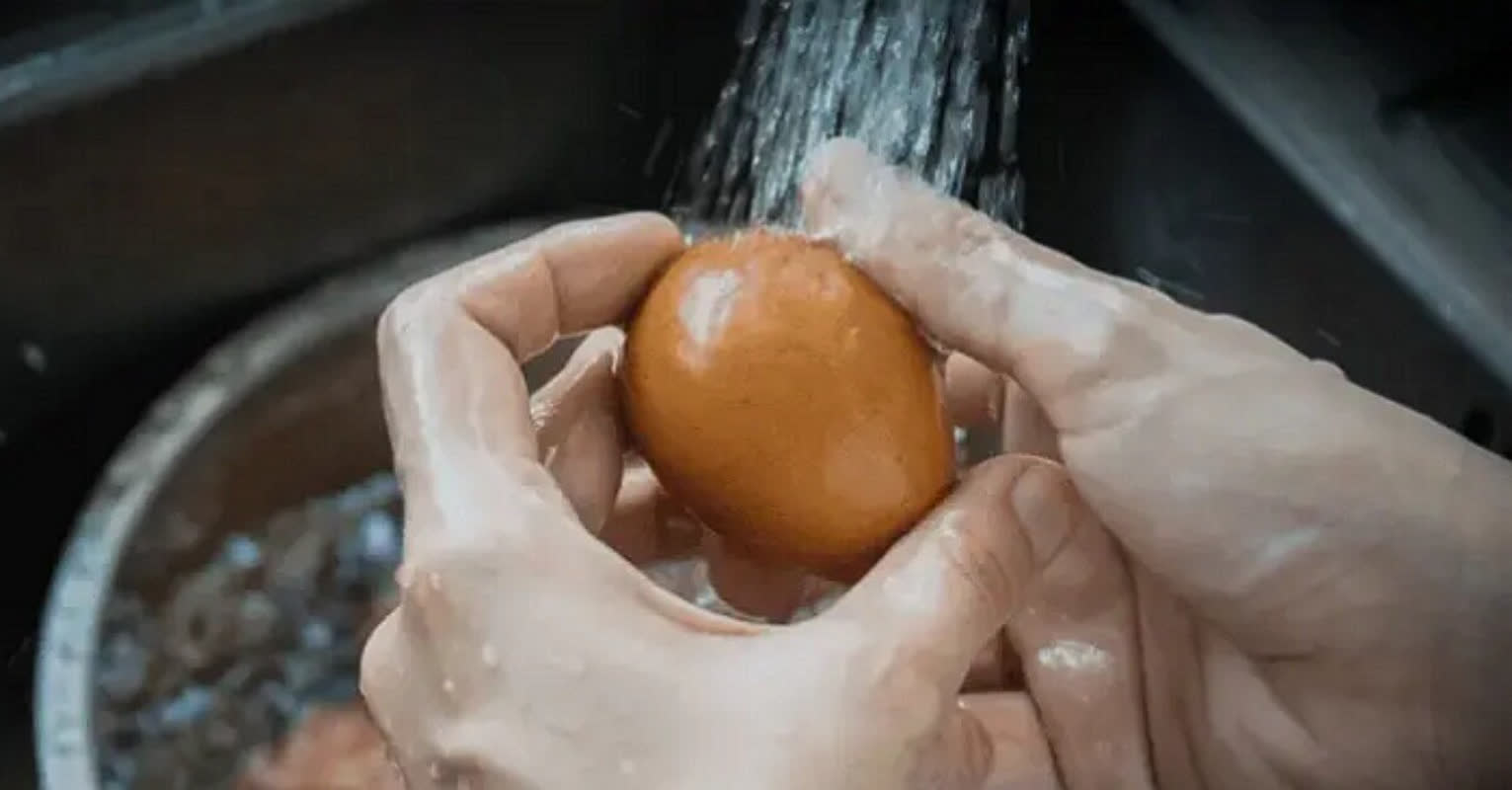 Stop Washing Your Eggs: The Common Habit That’s Spoilng Them Faster
