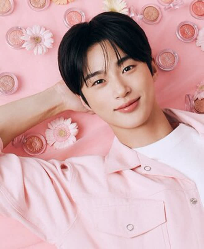 How K-Pop Stars are Breaking Gender Barriers in Global Beauty