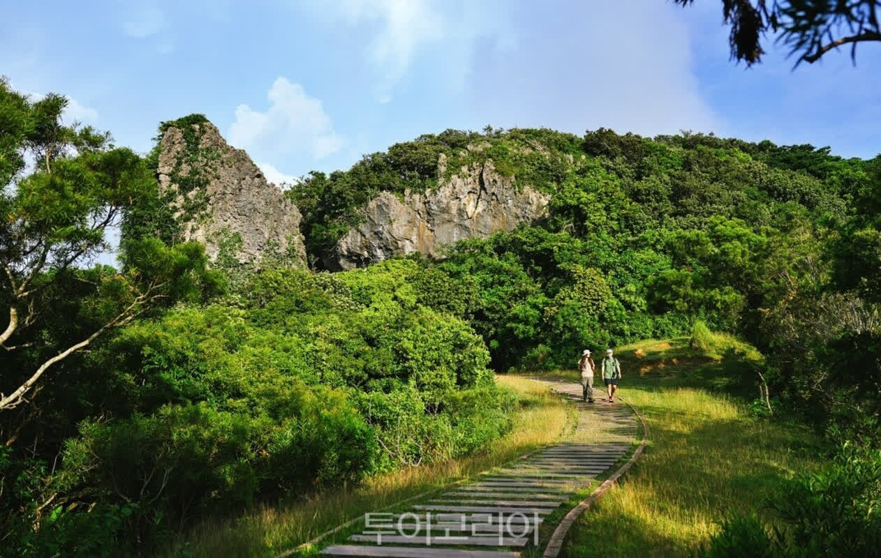 Escape the Chaos: 3 Must-Visit Trekking Spots in Pingtung, Taiwan