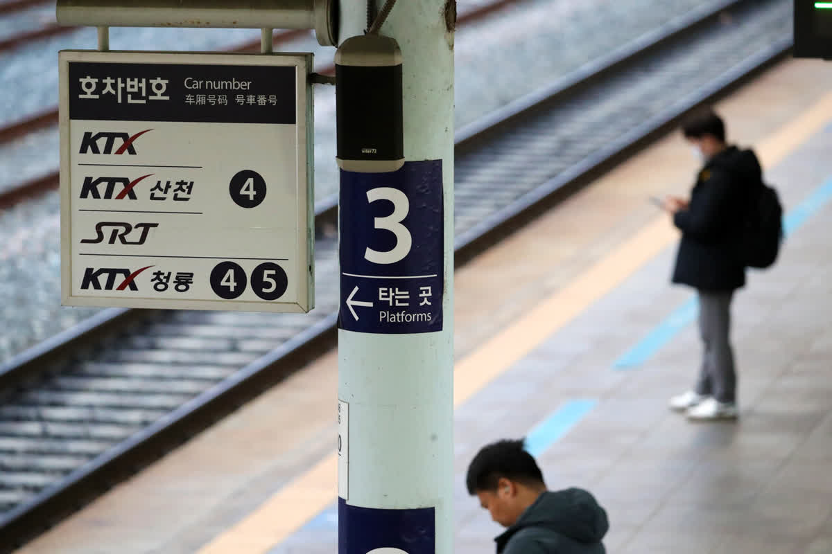 ついに！鉄道観制者の労働環境改善へ
