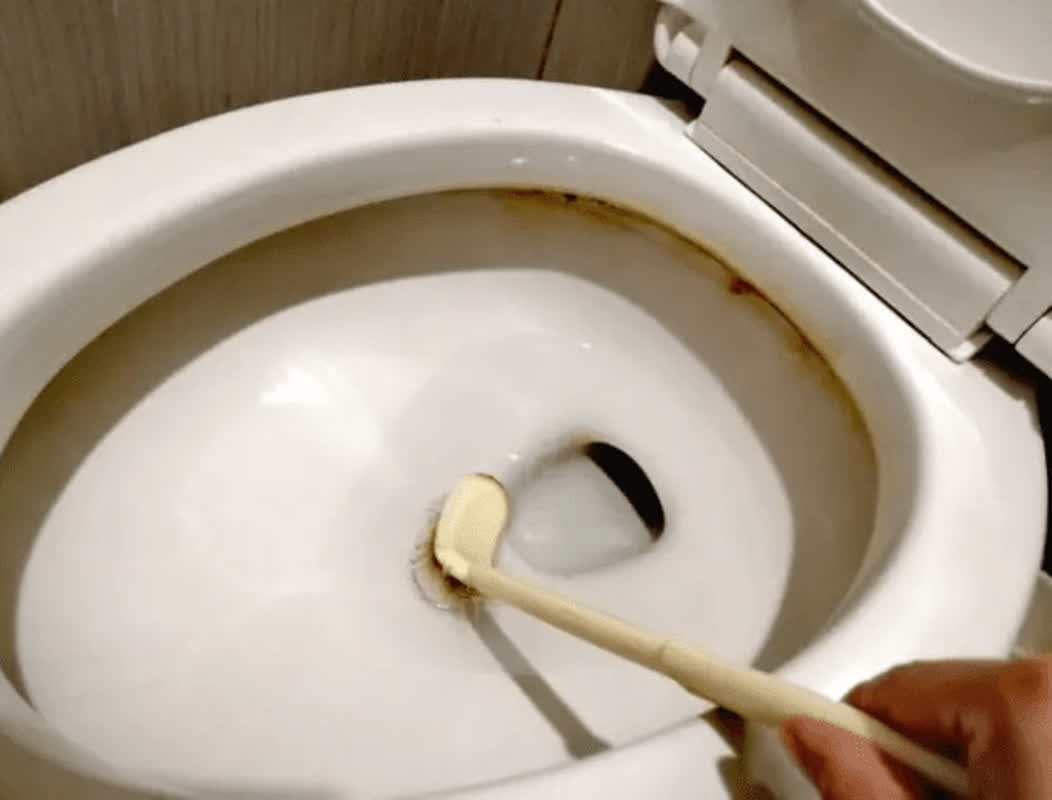 Stop Scrubbing Your Toilet: Why 1 Cup of Laundry Detergent Is a Game Changer