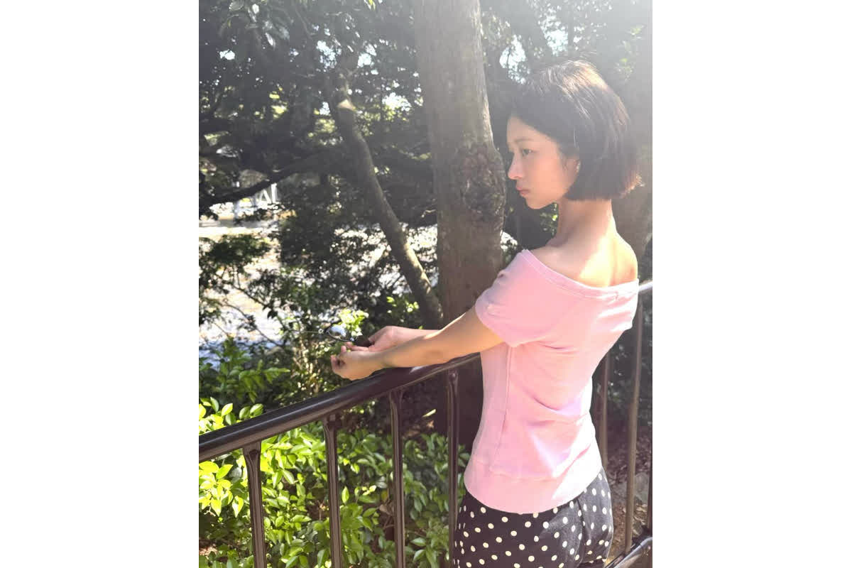 IVEのレイが魅せる“お姫様”のような春コーデ――パステルピンクに包まれた変身の全貌