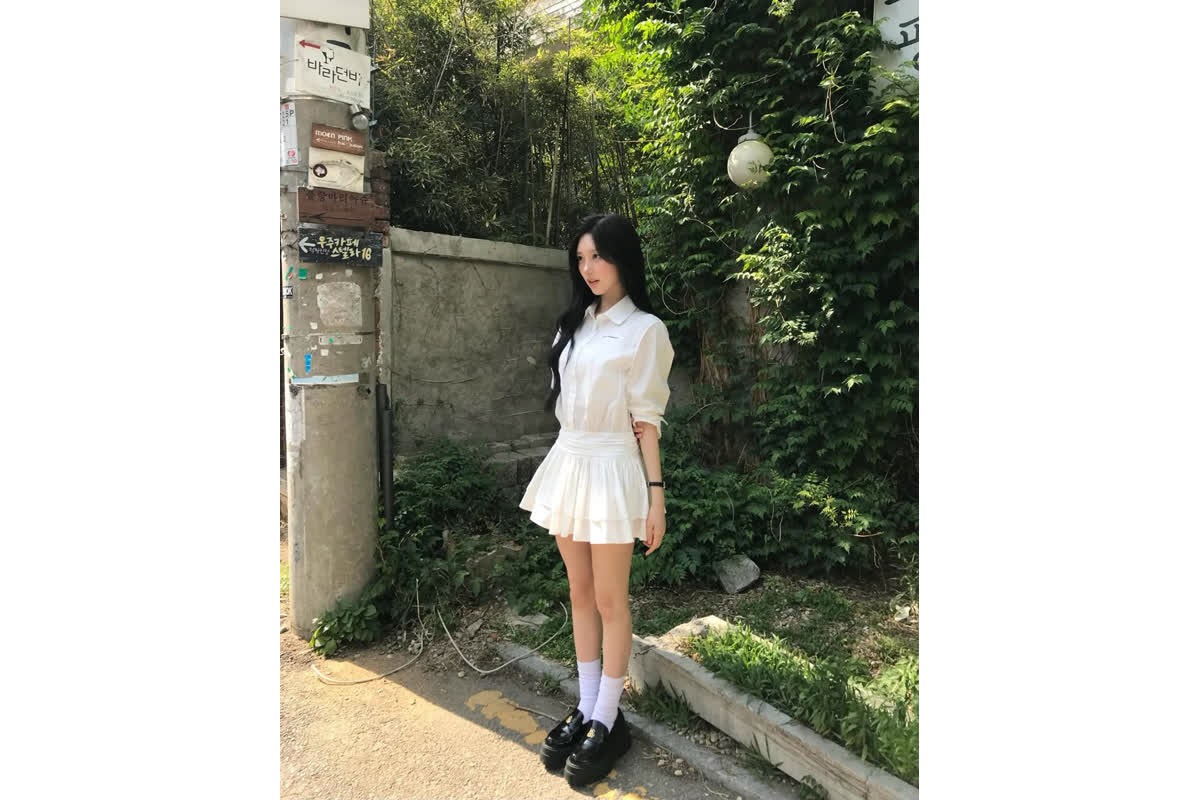 IVE’s Fall Fashion: How to Master the All-White Look with Polo Shirts and Layered Skirts